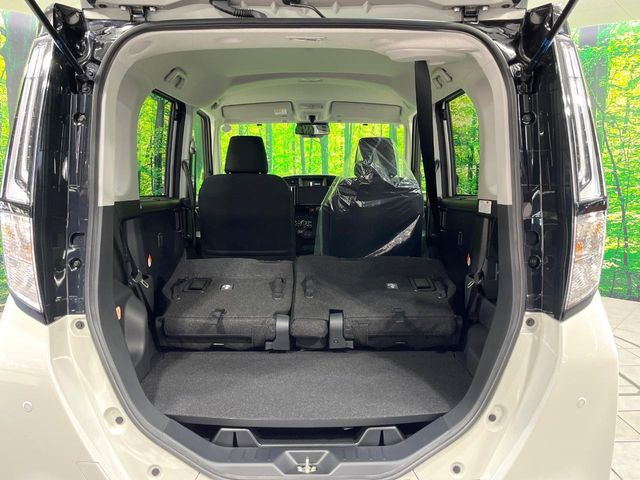 ���i�̂���������ʋ΁A���}���ɏ\���ȉ׎��X�y�[�X���m�ۂ��Ă���܂��B�Z�J���h�V�[�g��|���ƁA�傫�ȉו��̐ύڂ��\�ł���