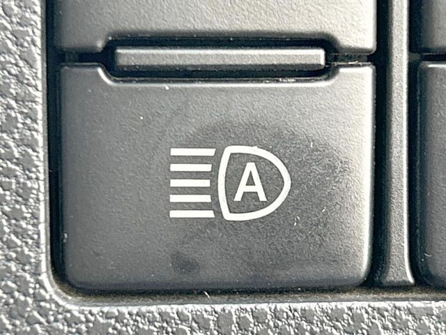 【オートハイビーム】夜間の安全走行に役立つ便利な機能!先行車や対向車を検知し、ハイビームとロービームを切り替えてくれます♪