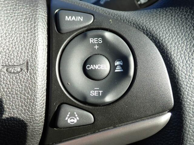 �y�N���[�Y�R���g���[���z�������H�ł̒��������s���y�Ɂ�A�N�Z���y�_���𓥂܂��Ɏԑ������ɕۂ��Ƃ��\�ł��B�O���̎ԗ������m���ĎԊԂ�ۂ悤�ɑ��x���߂��Ă���܂�!!