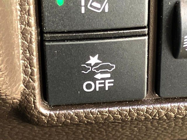 �y�z���_�Z���V���O�z���s���ɑO���̎ԗ�����F�����A�Փ˂������Ȏ��͌x��ƃu���[�L�ŏՓˉ���Ɣ�Q�y�����A�V�X�g�B�����S�Ƀh���C�u�����y���݂��������܂��B