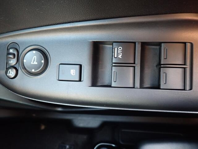 �d���i�[���h�A�~���[�E�p���[�E�B���h�E�������Ă��܂��B