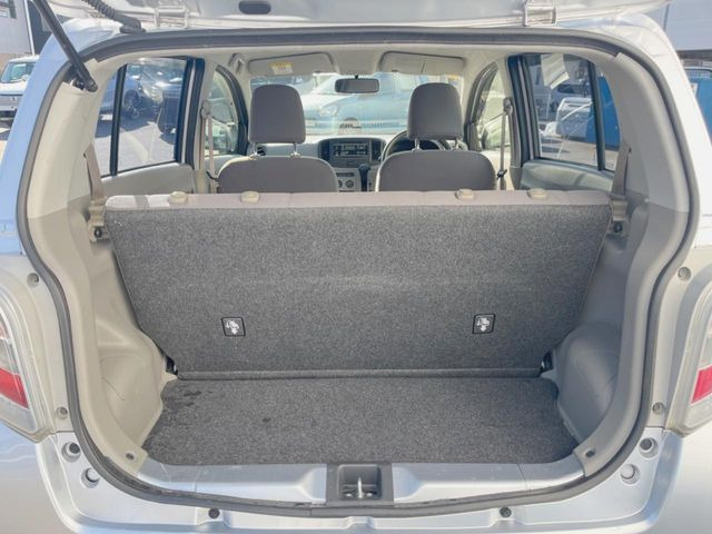 後席を格納すると、これだけの広さが!シーンに合わせたシートアレンジで、大きな荷物も積むことが出来ます♪