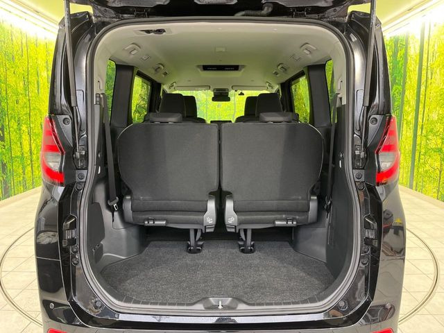 ���i�̂���������ʋ΁A���}���ɏ\���ȉ׎��X�y�[�X���m�ۂ��Ă���܂��B�Z�J���h�V�[�g��|���ƁA�傫�ȉו��̐ύڂ��\�ł���