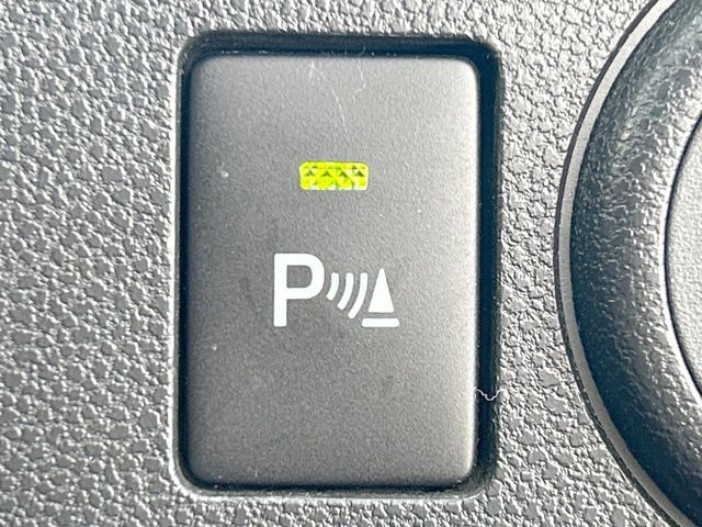 【コーナーセンサー】バンパーに付いたセンサーが障害物を検知!一定の距離に近づくとアラートで教えてくれます♪狭い駐車スペースや車庫入れ時も安心ですね☆