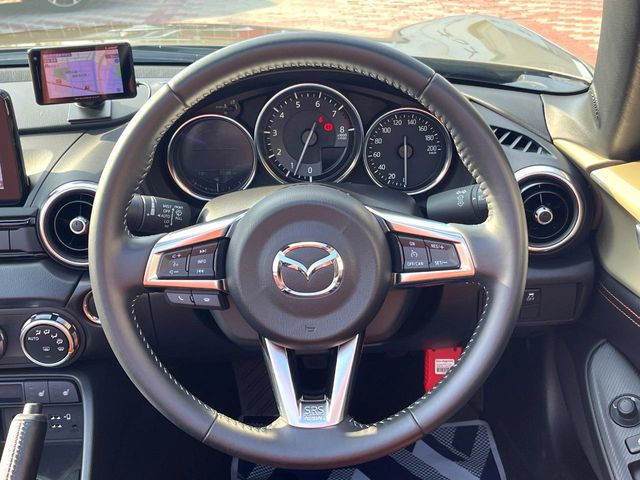 �y�����v�����X�e�A�����O�z�㎿�Ȋv���g�p���邱�ƂŁA��ɂ����������݂ƂĂ��^�]���₷���n���h���ł���