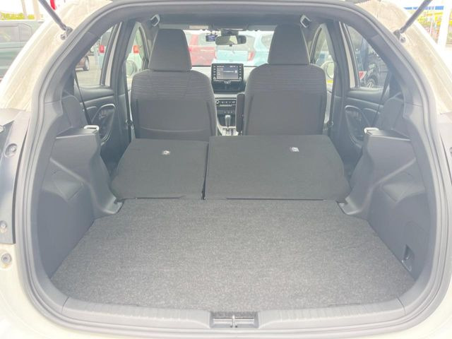 ���i�̂���������ʋ΁A���}���ɏ\���ȉ׎��X�y�[�X���m�ۂ��Ă���܂��B�Z�J���h�V�[�g��|���ƁA�傫�ȉו��̐ύڂ��\�ł���