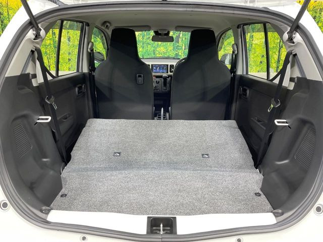 ���i�̂���������ʋ΁A���}���ɏ\���ȉ׎��X�y�[�X���m�ۂ��Ă���܂��B�Z�J���h�V�[�g��|���ƁA�傫�ȉו��̐ύڂ��\�ł���