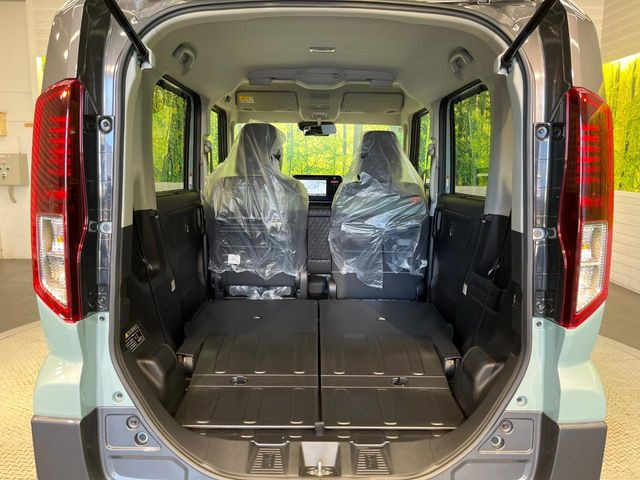 ���i�̂���������ʋ΁A���}���ɏ\���ȉ׎��X�y�[�X���m�ۂ��Ă���܂��B�Z�J���h�V�[�g��|���ƁA�傫�ȉו��̐ύڂ��\�ł���