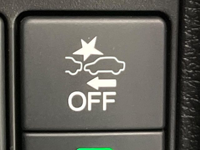 �y�z���_�Z���V���O�z���s���ɑO���̎ԗ�����F�����A�Փ˂������Ȏ��͌x��ƃu���[�L�ŏՓˉ���Ɣ�Q�y�����A�V�X�g�B�����S�Ƀh���C�u�����y���݂��������܂��B