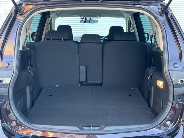 後席を格納すると、これだけの広さが!シーンに合わせたシートアレンジで、大きな荷物も積むことが出来ます♪