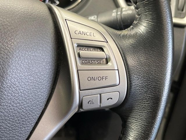 �y�N���[�Y�R���g���[���z�������H�����N���N���s�B�A�N�Z���𗣂��Ă���葬�x�ő��s���ł��A�������^�]���̕��S���y��!�����E�������ȒP�ȃX�C�b�`����Œ����ł��܂��B