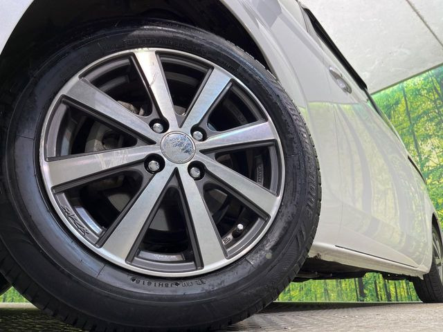 【15インチアルミホイール】外観にマッチしたアルミホイールを装着しております。各種アルミホイールや、スタッドレスタイヤも取扱いしております。是非ご相談ください♪