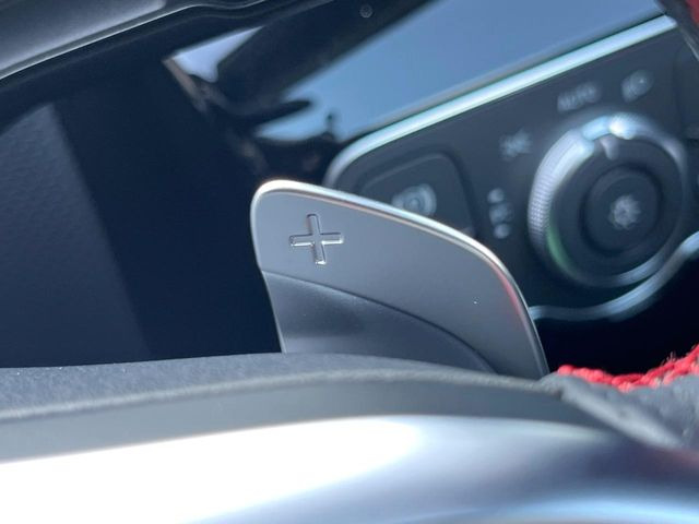 ●ステアリングパドルシフト:クイックなシフト操作が可能!レスポンスが高く、あなたのギア変則にしっかりとついてきてくれます!お車と一体となれる装備です。