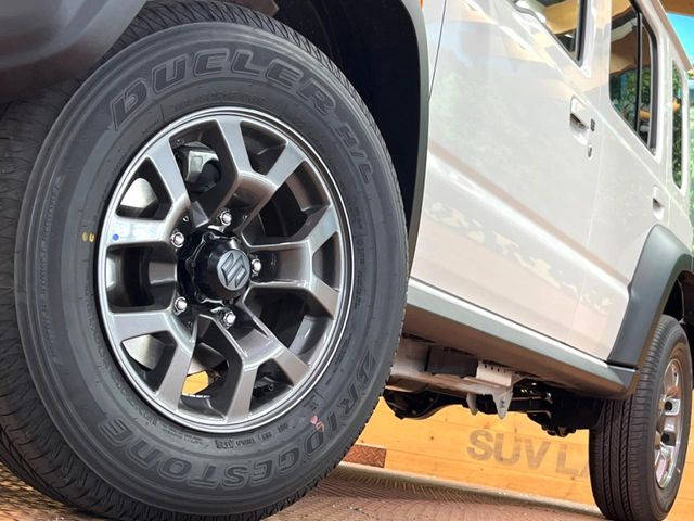 �y����15�C���`�A���~�z�C�[���z�O�ςɃ}�b�`���������A���~�z�C�[���𑕒����Ă���܂��B�e��ЊO�A���~�z�C�[����A�X�^�b�h���X�^�C�����戵�����Ă���܂��B���񂲑��k����������