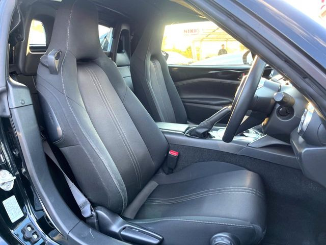 運転席シート廻りは使用感も少なく、良好な状態となっています。丁寧に使われていたことがよくわかりますね。