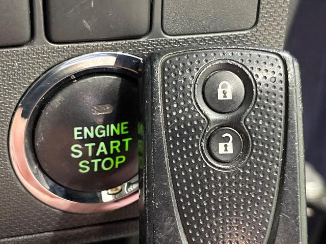 �y�A�N�Z�X�L�[&�v�b�V���X�^�[�g�z�J�o����|�P�b�g�ɓ��ꂽ�܂܂ł��h�A�̎{���E�������\�ȃX�}�[�g�L�[�𑕔��B�G���W���̃I���E�I�t�����J�M�����o���K�v�������A�{�^�����v�b�V�����邾����OK��