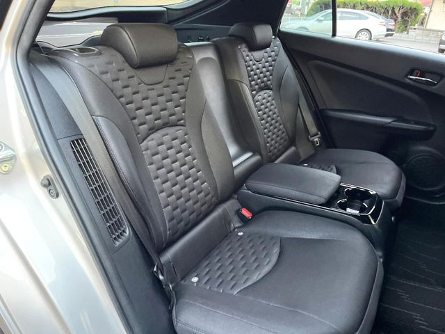 後部座席も気になるようなキズ・汚れやへたり等、大きなダメージはなく、良好な状態です。