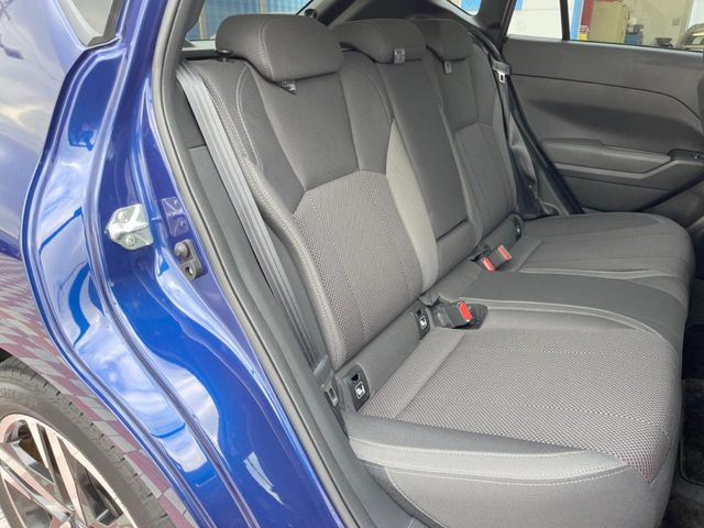 後部座席も気になるようなキズ・汚れやへたり等、大きなダメージはなく、良好な状態です。