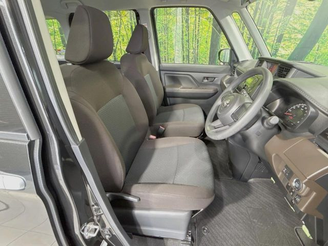 運転席シート廻りは使用感も少なく、良好な状態となっています。丁寧に使われていたことがよくわかりますね。