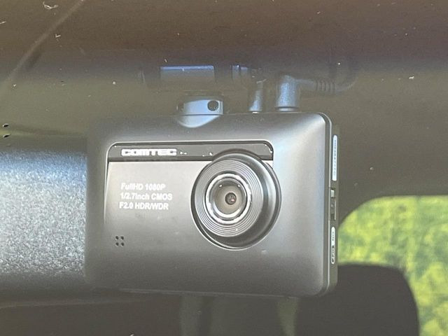 【ドライブレコーダー】安心・安全なカーライフに必須のドライブレコーダーを装備!走行中はもちろん、あおり運転や事故に遭遇した際の状況も映像で記録し、万一のリスクに備えます。