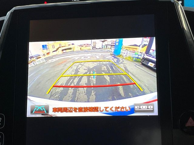 【バックカメラ】駐車時に後方がリアルタイム映像で確認できます。大型商業施設や立体駐車場での駐車時や、夜間のバック時に大活躍!運転スキルに関わらず、今や必須となった装備のひとつです!