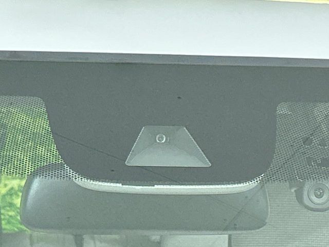 �y�z���_�Z���V���O�z���s���ɑO���̎ԗ�����F�����A�Փ˂������Ȏ��͌x��ƃu���[�L�ŏՓˉ���Ɣ�Q�y�����A�V�X�g�B�����S�Ƀh���C�u�����y���݂��������܂��B