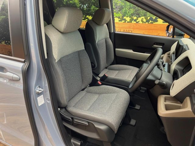 運転席シート廻りは使用感も少なく、良好な状態となっています。丁寧に使われていたことがよくわかりますね。