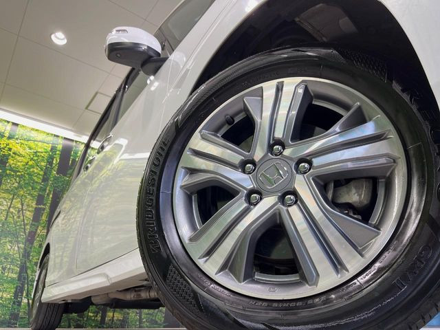 �y����16�C���`�A���~�z�C�[���z�O�ςɃ}�b�`���������A���~�z�C�[���𑕒����Ă���܂��B�e��ЊO�A���~�z�C�[����A�X�^�b�h���X�^�C�����戵�����Ă���܂��B���񂲑��k����������