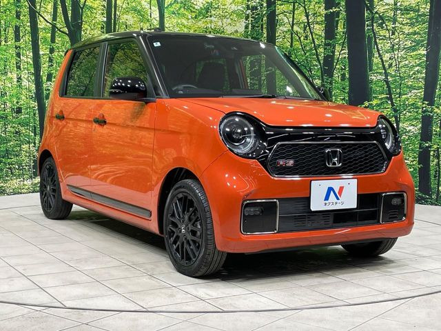 高透明度のガラス皮膜で撥水はもちろん、上質なツヤ・光沢を実現。紫外線や酸性雨から大切な愛車を保護し、色あせ・劣化を防止。「弾スプラッシュコート」、「弾プリミッサコート」からお選びいただけます。