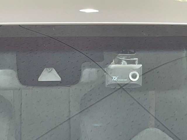 �y�g���^�Z�[�t�e�B�Z���X�z���s���ɑO���̎ԗ�����F�����A�Փ˂������Ȏ��͌x��ƃu���[�L�ŏՓˉ���Ɣ�Q�y�����A�V�X�g�B�����S�Ƀh���C�u�����y���݂��������܂��B