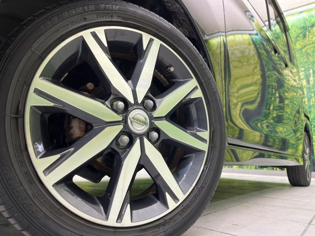 【純正15インチアルミホイール】外観にマッチした純正アルミホイールを装着しております。各種社外アルミホイールや、スタッドレスタイヤも取扱いしております。是非ご相談ください♪