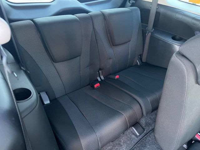 3列目シートはもちろん状態良好☆大人でもゆったりと座って頂けますので、大人数でのお出かけもラクラクです♪ご家族で、気の知れた仲間で、ドライブに行くのが楽しみですね♪