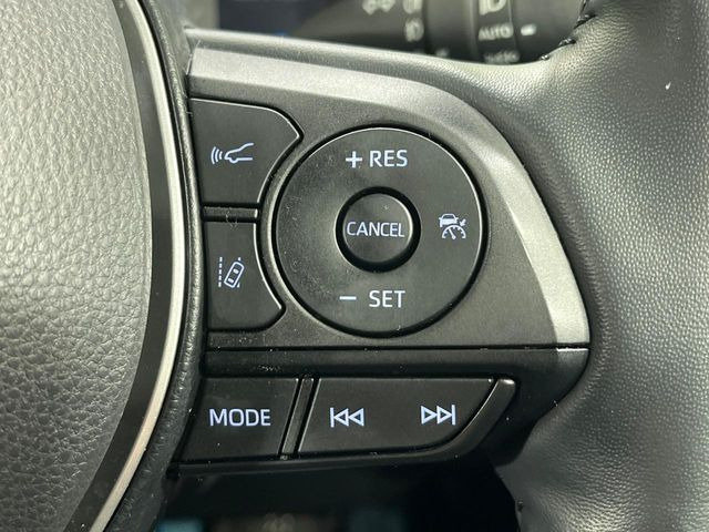 【レーダークルーズコントロール】高速道路での長距離走行が楽に!!自動で速度を保つクルーズコントロールが、衝突軽減システムと連携し、前方の車両を感知して車間を保つように速度調節してくれます!!