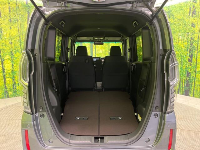 ���i�̂���������ʋ΁A���}���ɏ\���ȉ׎��X�y�[�X���m�ۂ��Ă���܂��B�Z�J���h�V�[�g��|���ƁA�傫�ȉו��̐ύڂ��\�ł���