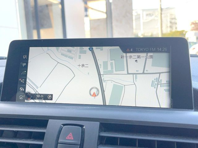 �������i�r:��̊��̂���i�r�́A����������ԓ������o���Ă���܂��BBluetooth�Đ��ȂǃI�[�f�B�I�@�\���[�����Ă���܂��̂ŁA�^�]�����y���߂܂���