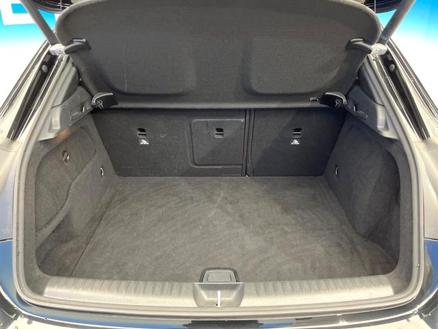 ●トランクルーム:趣味が広がる収容スペース!これだけの広さがあればお買い物やレジャーなどにも最適です!使用感も少なくきれいな状態を維持しております。