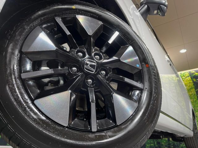 【純正16インチアルミホイール】外観にマッチした純正アルミホイールを装着しております。各種社外アルミホイールや、スタッドレスタイヤも取扱いしております。是非ご相談ください♪
