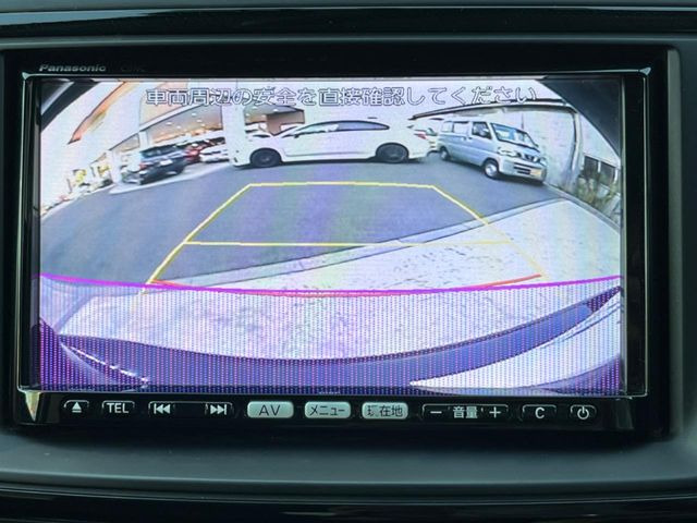 【バックカメラ】駐車時に後方がリアルタイム映像で確認できます。大型商業施設や立体駐車場での駐車時や、夜間のバック時に大活躍!運転スキルに関わらず、今や必須となった装備のひとつです!