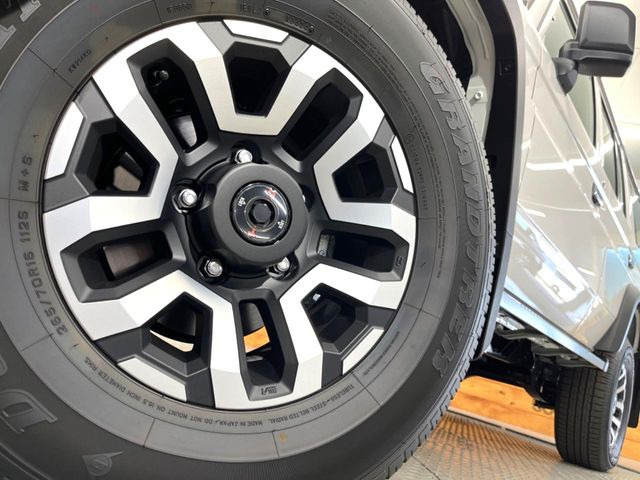 �y����16�C���`�A���~�z�C�[���z�O�ςɃ}�b�`���������A���~�z�C�[���𑕒����Ă���܂��B�e��ЊO�A���~�z�C�[����A�X�^�b�h���X�^�C�����戵�����Ă���܂��B���񂲑��k����������