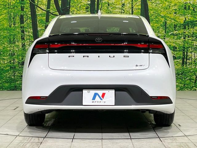 安心の最長10年・走行無制限保証(有償)をご用意。保証内容も充実はもちろん、無料点検&オイル交換や、年中無休の全国・24時間ロードサービスも付帯されておりますのでご安心下さい。