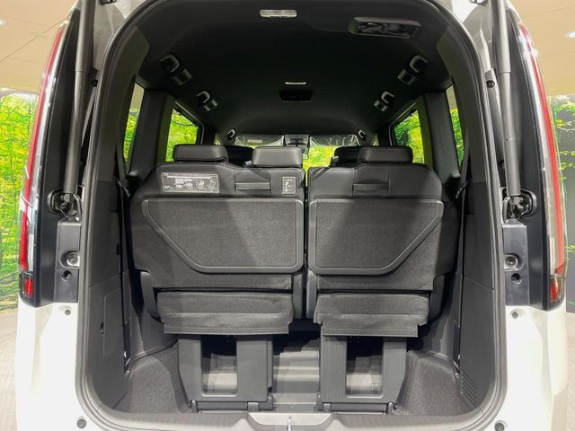 普段のお買い物や通勤、送迎等に十分な荷室スペースを確保しております。セカンドシートを倒すと、大きな荷物の積載も可能です♪
