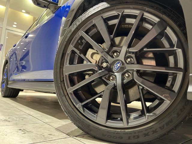 �y����18�C���`�A���~�z�C�[���z�O�ςɃ}�b�`���������A���~�z�C�[���𑕒����Ă���܂��B�e��ЊO�A���~�z�C�[����A�X�^�b�h���X�^�C�����戵�����Ă���܂��B���񂲑��k����������