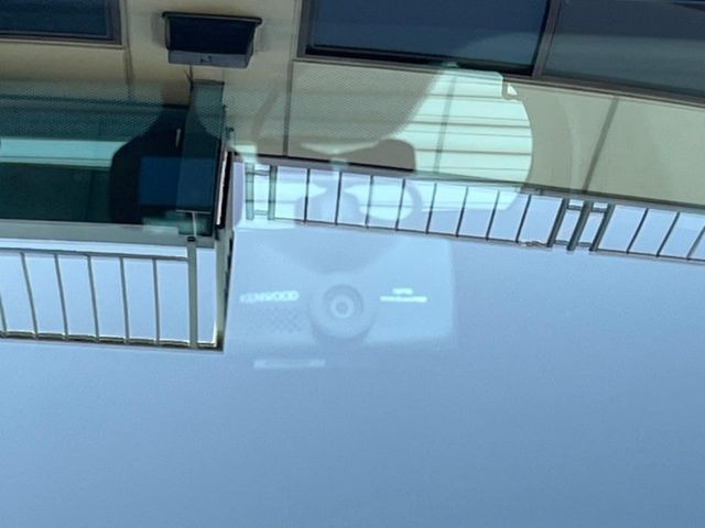 【ドライブレコーダー】安心・安全なカーライフに必須のドライブレコーダーを装備!走行中はもちろん、あおり運転や事故に遭遇した際の状況も映像で記録し、万一のリスクに備えます。