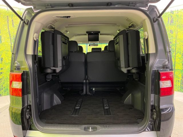 ���i�̂���������ʋ΁A���}���ɏ\���ȉ׎��X�y�[�X���m�ۂ��Ă���܂��B�Z�J���h�V�[�g��|���ƁA�傫�ȉו��̐ύڂ��\�ł���