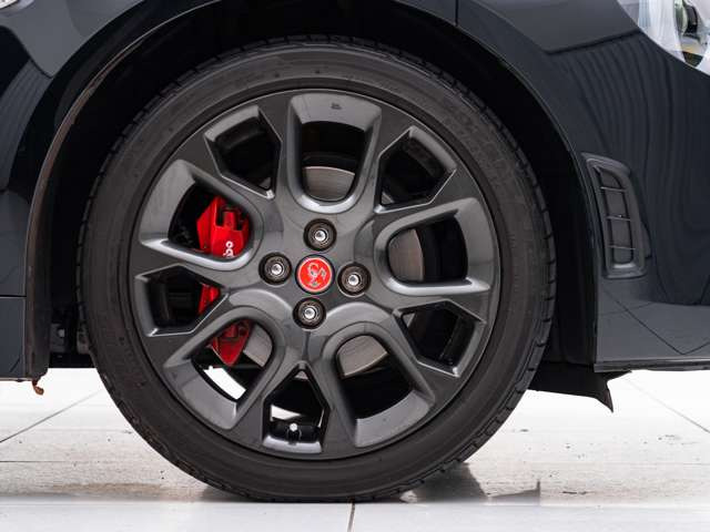 ���X�͍����A���Ԑ��X�����炱�������ɗ͂����Ă��܂��B�J�X�^���˗��͂��Ƃ��e��R�[�f�B���O��Ƃ�Ԍ������ȂǁA���������̂��q�l���炨�₢���킹������A���p���𒸂��Ă���܂��B