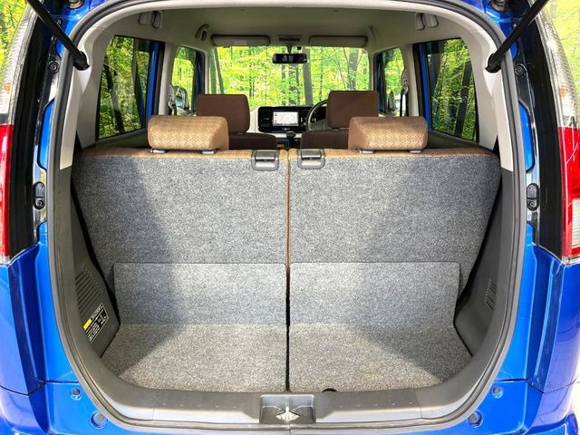 ���i�̂���������ʋ΁A���}���ɏ\���ȉ׎��X�y�[�X���m�ۂ��Ă���܂��B�Z�J���h�V�[�g��|���ƁA�傫�ȉו��̐ύڂ��\�ł���