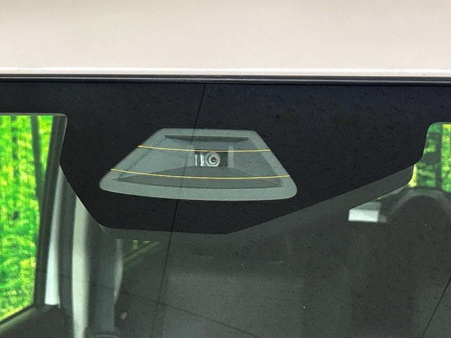 【スズキ セーフティサポート】走行中に前方の車両等を認識し、衝突しそうな時は警報とブレーキで衝突回避と被害軽減をアシスト。より安全にドライブをお楽しみいただけます。