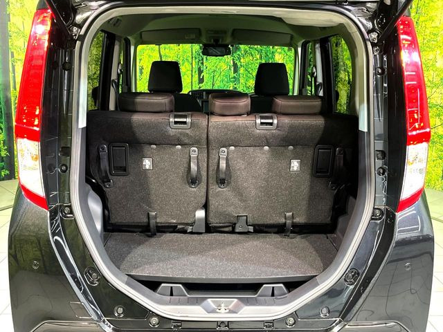 ���i�̂���������ʋ΁A���}���ɏ\���ȉ׎��X�y�[�X���m�ۂ��Ă���܂��B�Z�J���h�V�[�g��|���ƁA�傫�ȉו��̐ύڂ��\�ł���