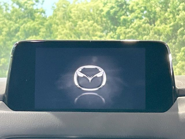 【純正ナビ】人気の純正ナビを装備しております。ナビの使いやすさはもちろん、オーディオ機能も充実!キャンプや旅行はもちろん、通勤や買い物など普段のドライブも楽しくなるはず♪