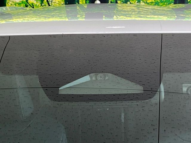 �y�g���^�Z�[�t�e�B�Z���X�z���s���ɑO���̎ԗ�����F�����A�Փ˂������Ȏ��͌x��ƃu���[�L�ŏՓˉ���Ɣ�Q�y�����A�V�X�g�B�����S�Ƀh���C�u�����y���݂��������܂��B